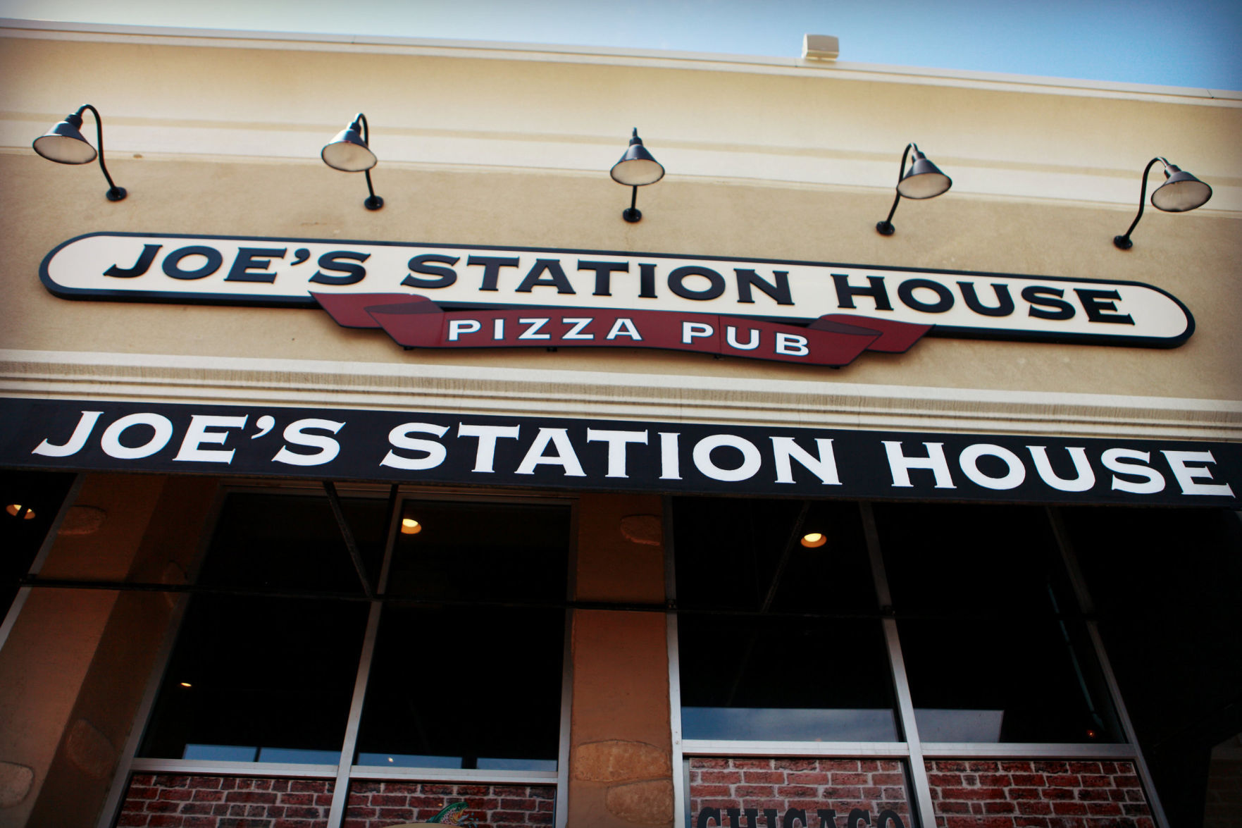Joe's Station House Pizza Pub - 4.4 stars